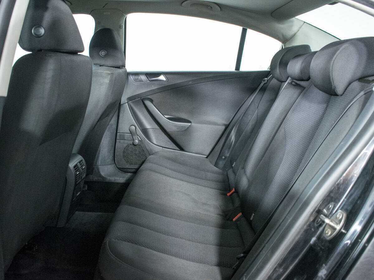 Купить Volkswagen Passat с пробегом. Фото: #9