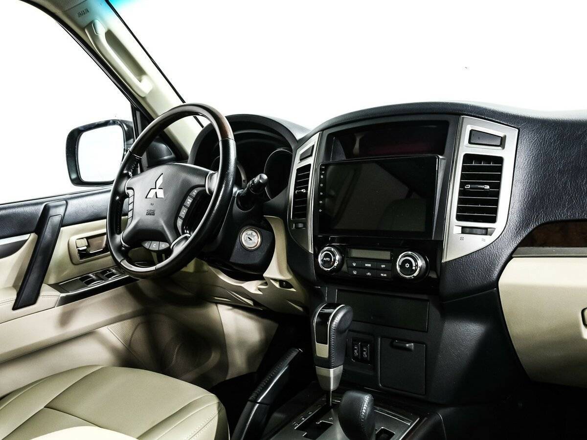 Купить Mitsubishi Pajero с пробегом. Фото: #8
