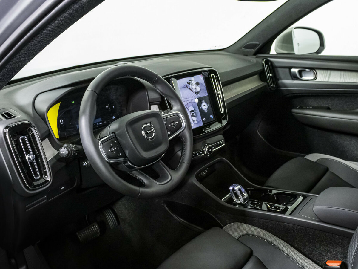 Купить Volvo XC40 с пробегом. Фото: #7