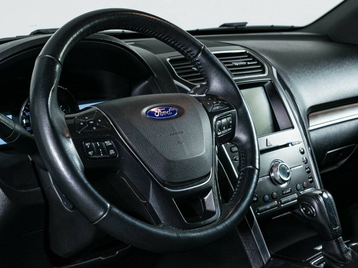 Купить Ford Explorer с пробегом. Фото: #16