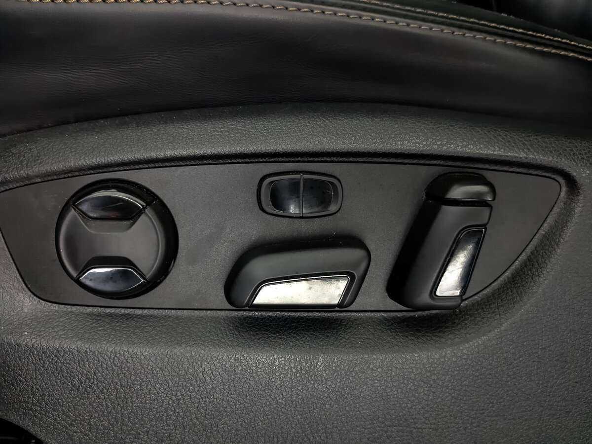 Купить Volkswagen Touareg с пробегом. Фото: #21