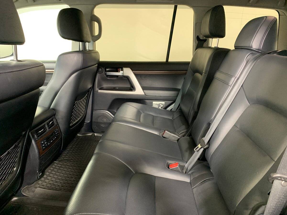 Купить Toyota Land Cruiser с пробегом. Фото: #18
