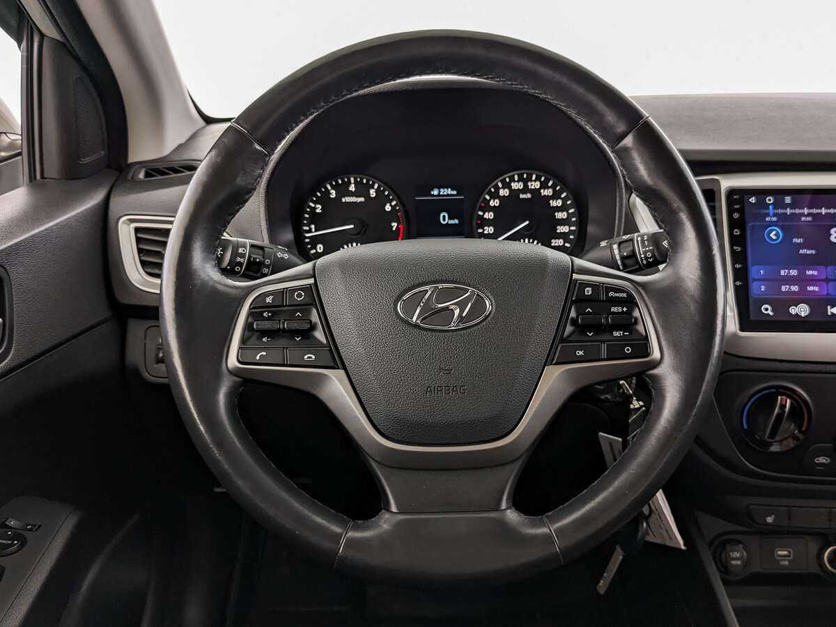 Купить Hyundai Solaris с пробегом. Фото: #17