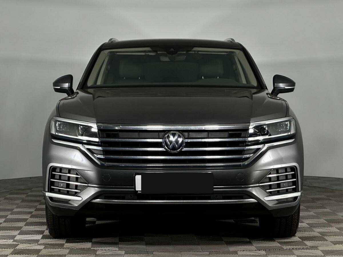 Купить Volkswagen Touareg с пробегом. Фото: #2