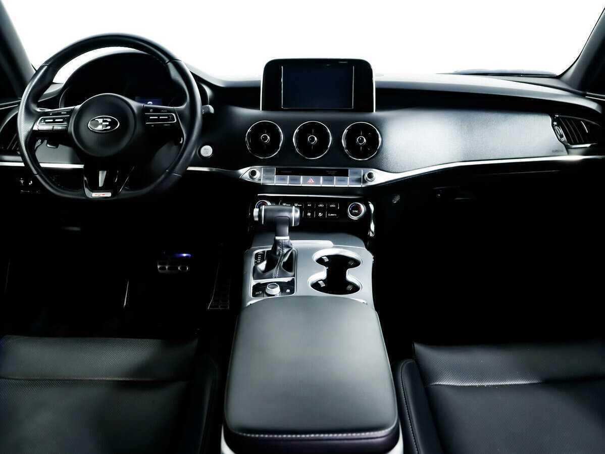 Купить Kia Stinger с пробегом. Фото: #10