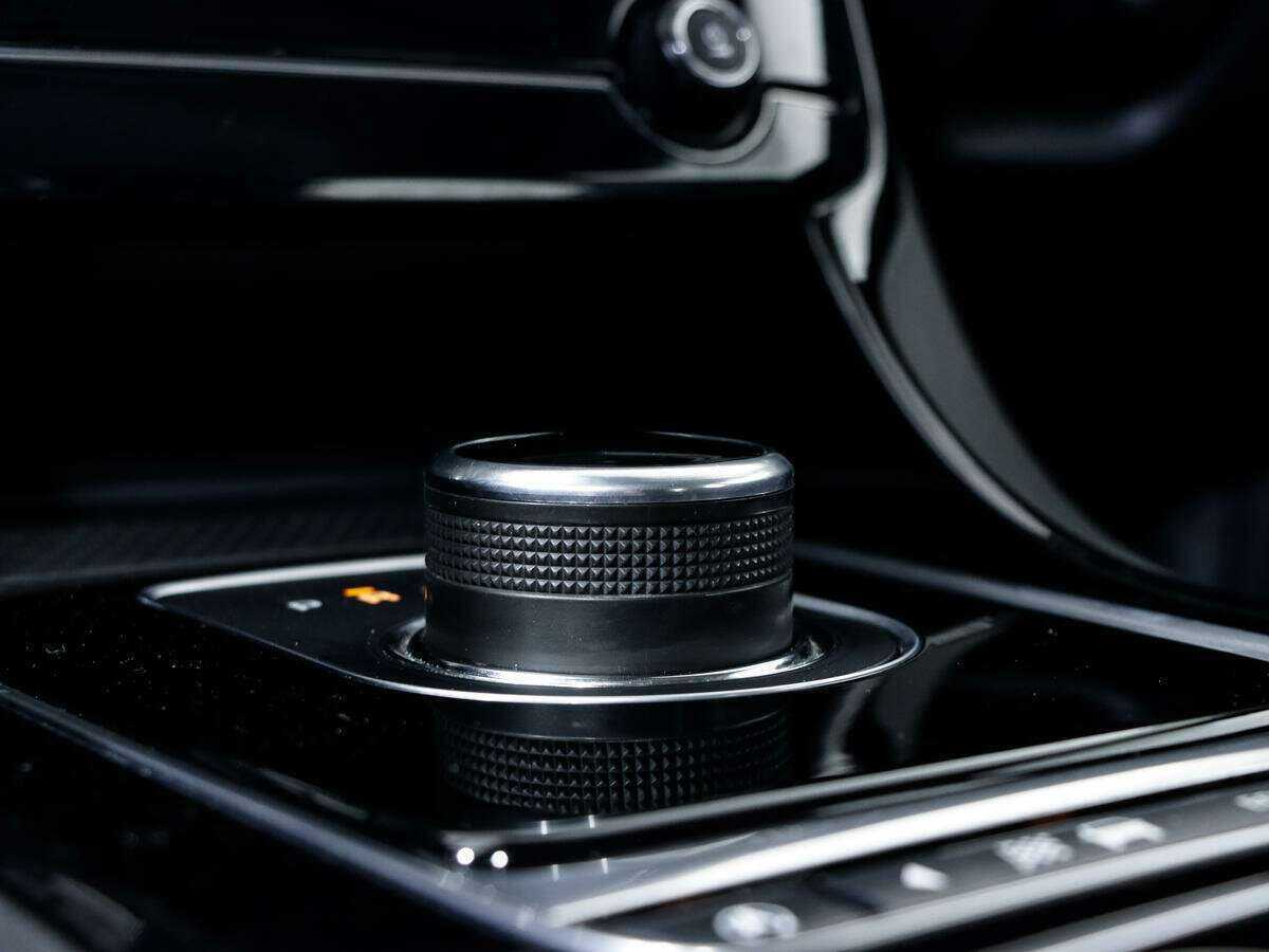 Купить Jaguar XE с пробегом. Фото: #15