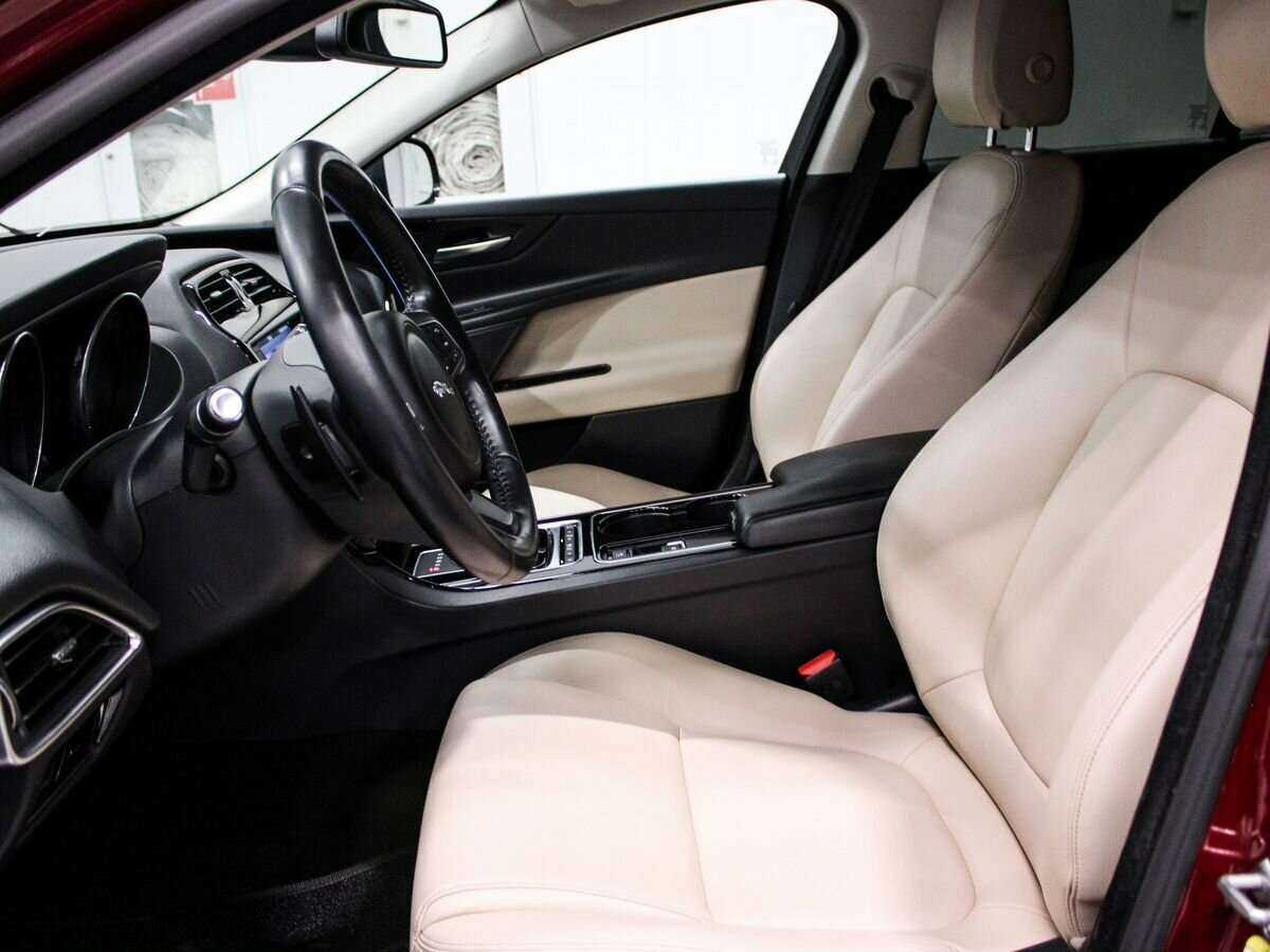 Купить Jaguar XE с пробегом. Фото: #14