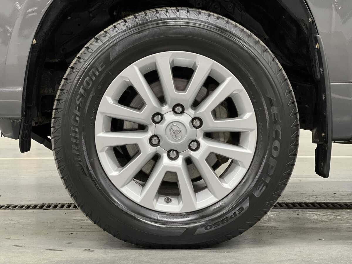 Купить Toyota Land Cruiser Prado с пробегом. Фото: #17
