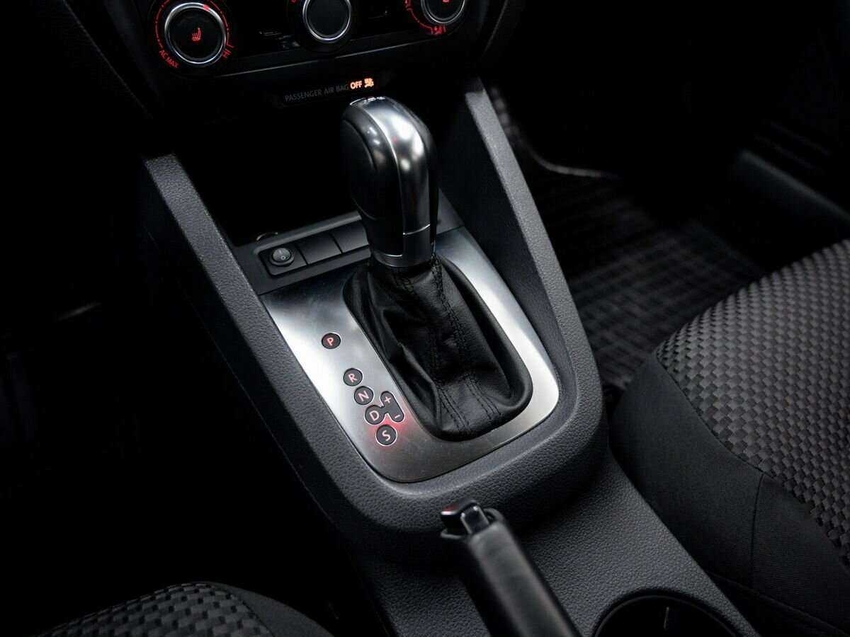Купить Volkswagen Jetta с пробегом. Фото: #14