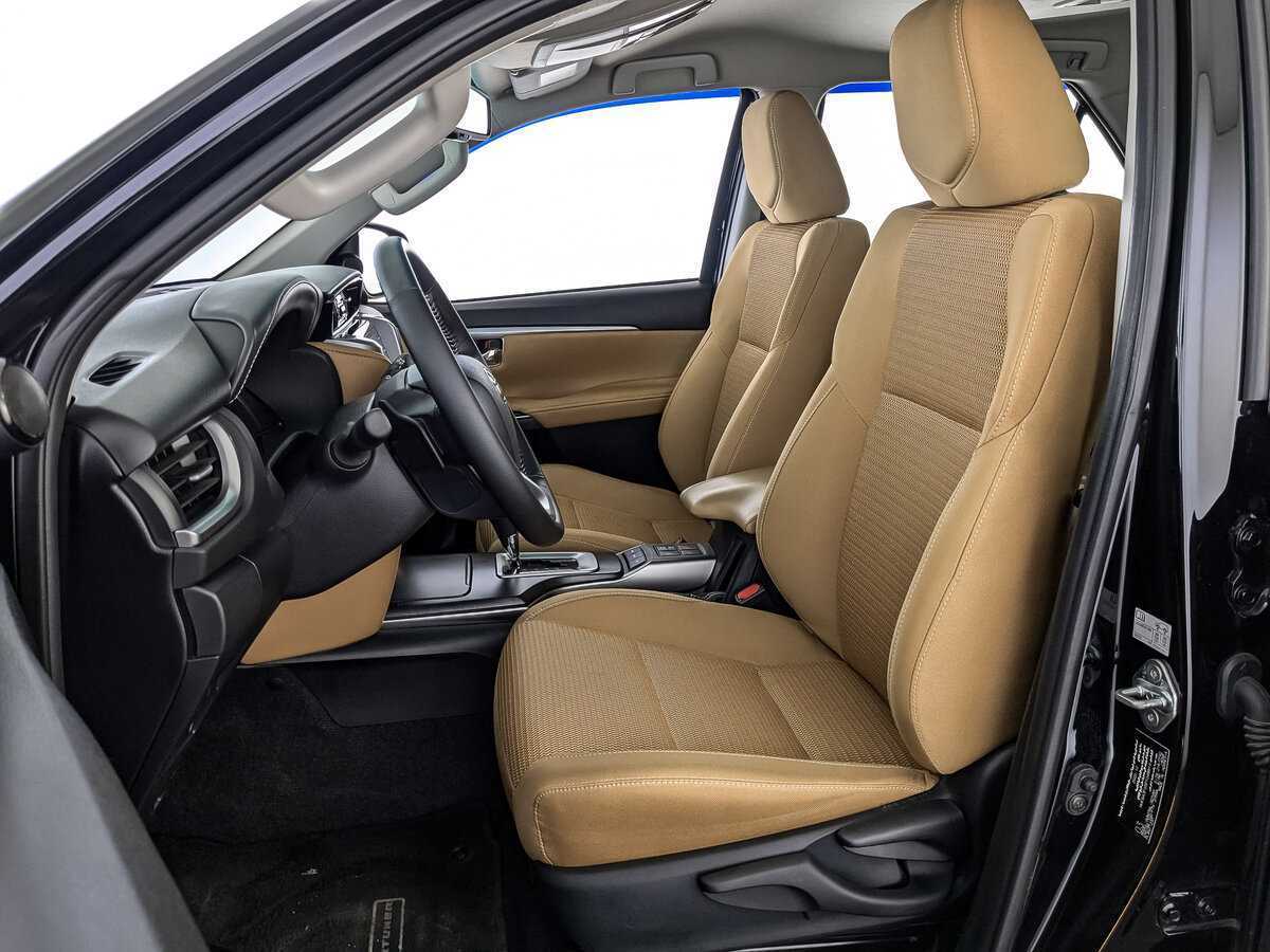 Купить Toyota Fortuner с пробегом. Фото: #15