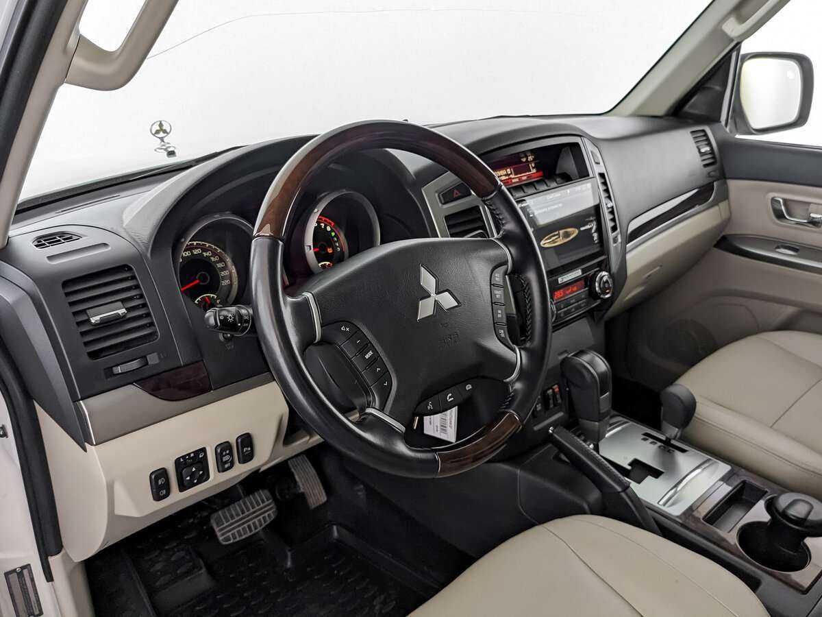 Купить Mitsubishi Pajero с пробегом. Фото: #11