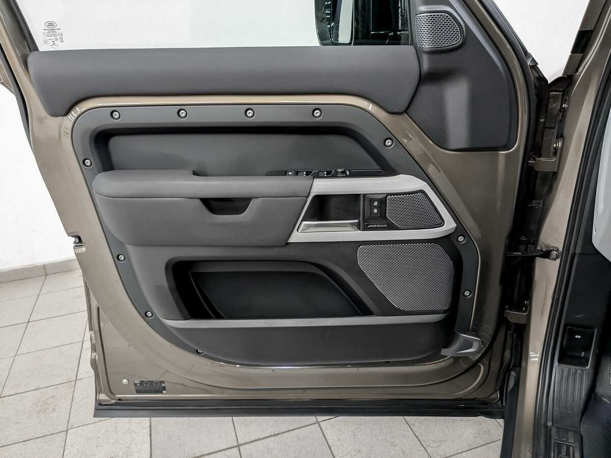 Купить Land Rover Defender с пробегом. Фото: #16