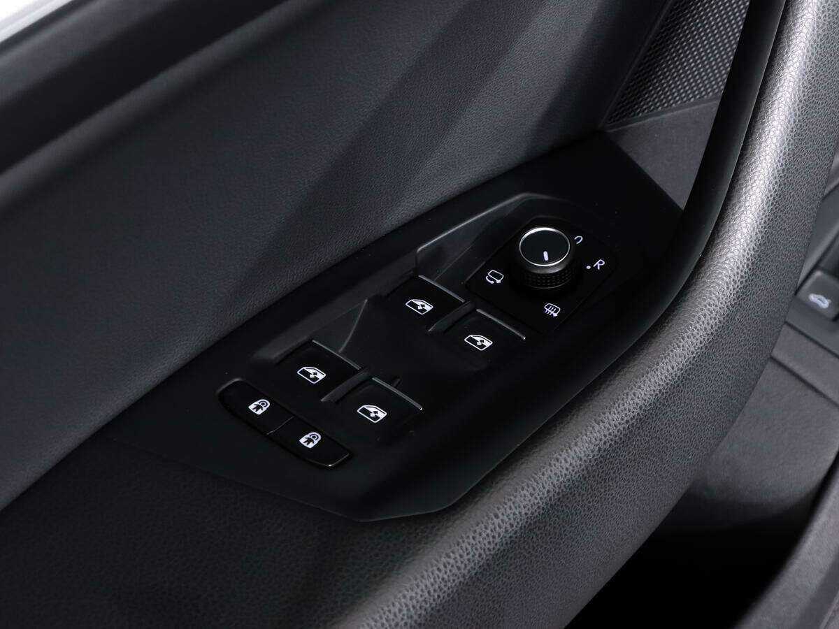 Купить Volkswagen Touareg с пробегом. Фото: #16