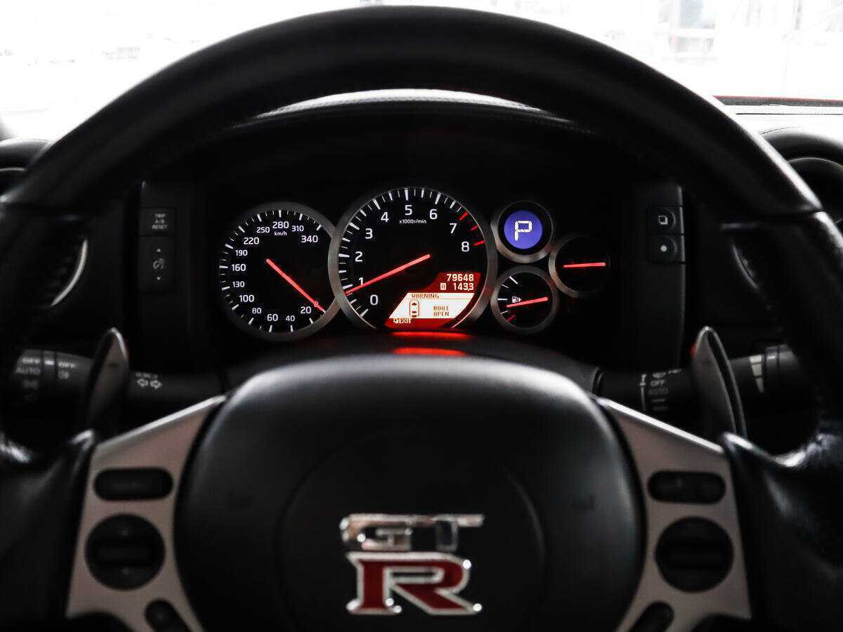 Купить Nissan GT-R с пробегом. Фото: #18