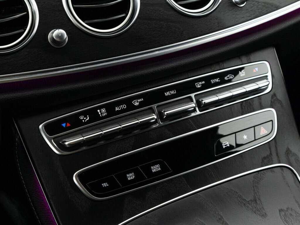 Купить Mercedes-Benz E-Класс с пробегом. Фото: #17