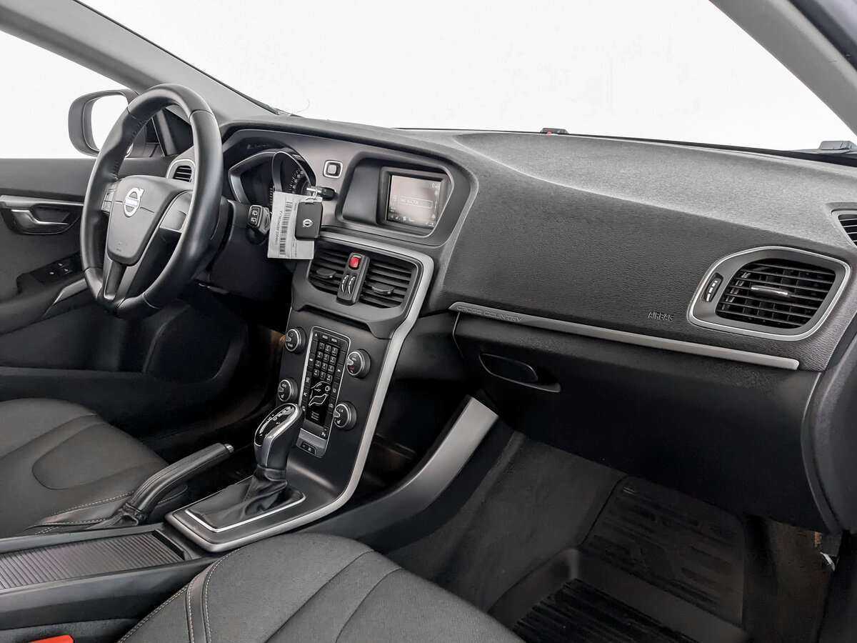 Купить Volvo V40 Cross Country с пробегом. Фото: #8