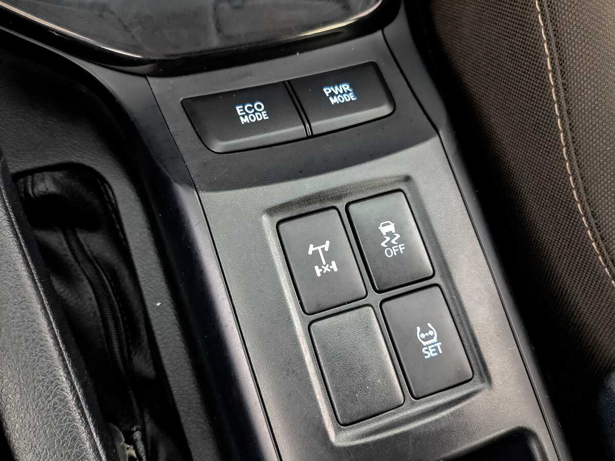 Купить Toyota Fortuner с пробегом. Фото: #19