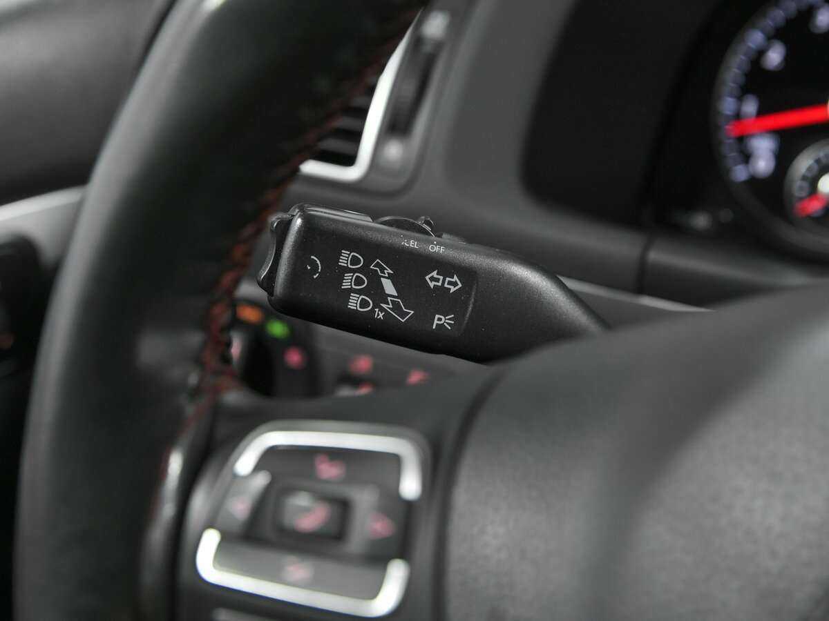 Купить Volkswagen Touran с пробегом. Фото: #8