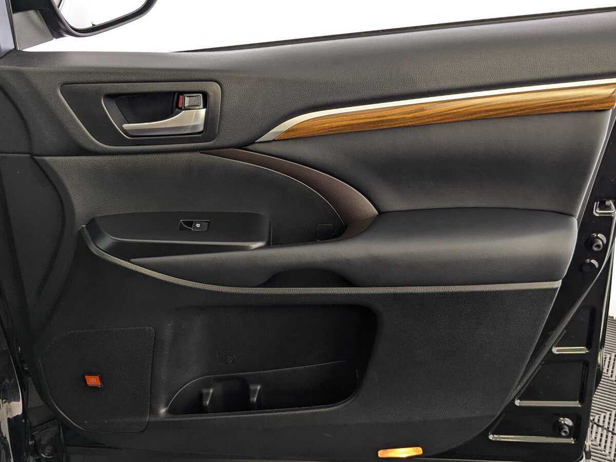 Купить Toyota Highlander с пробегом. Фото: #20