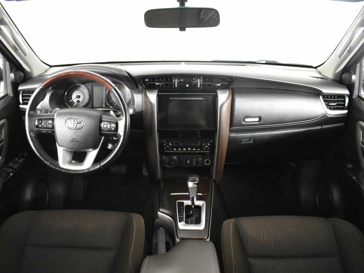 Купить Toyota Fortuner с пробегом. Фото: #9
