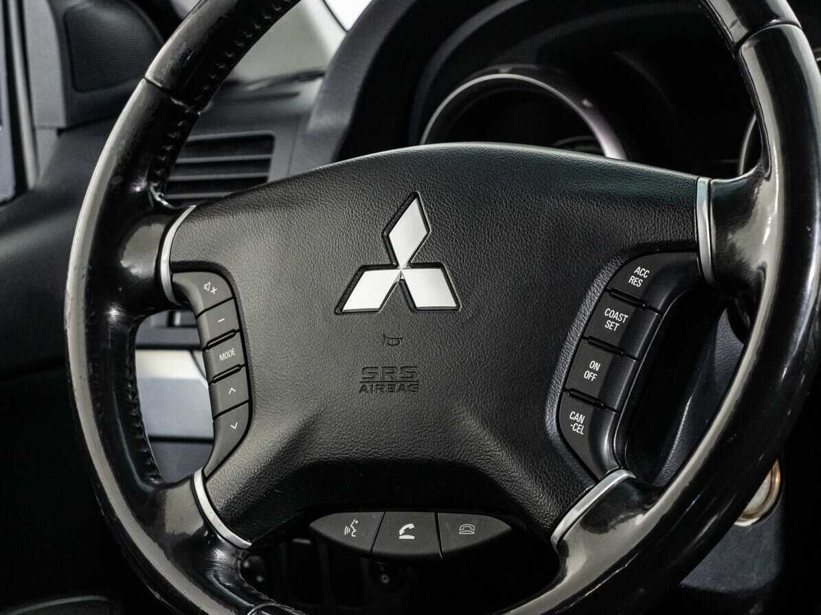 Купить Mitsubishi Pajero с пробегом. Фото: #13