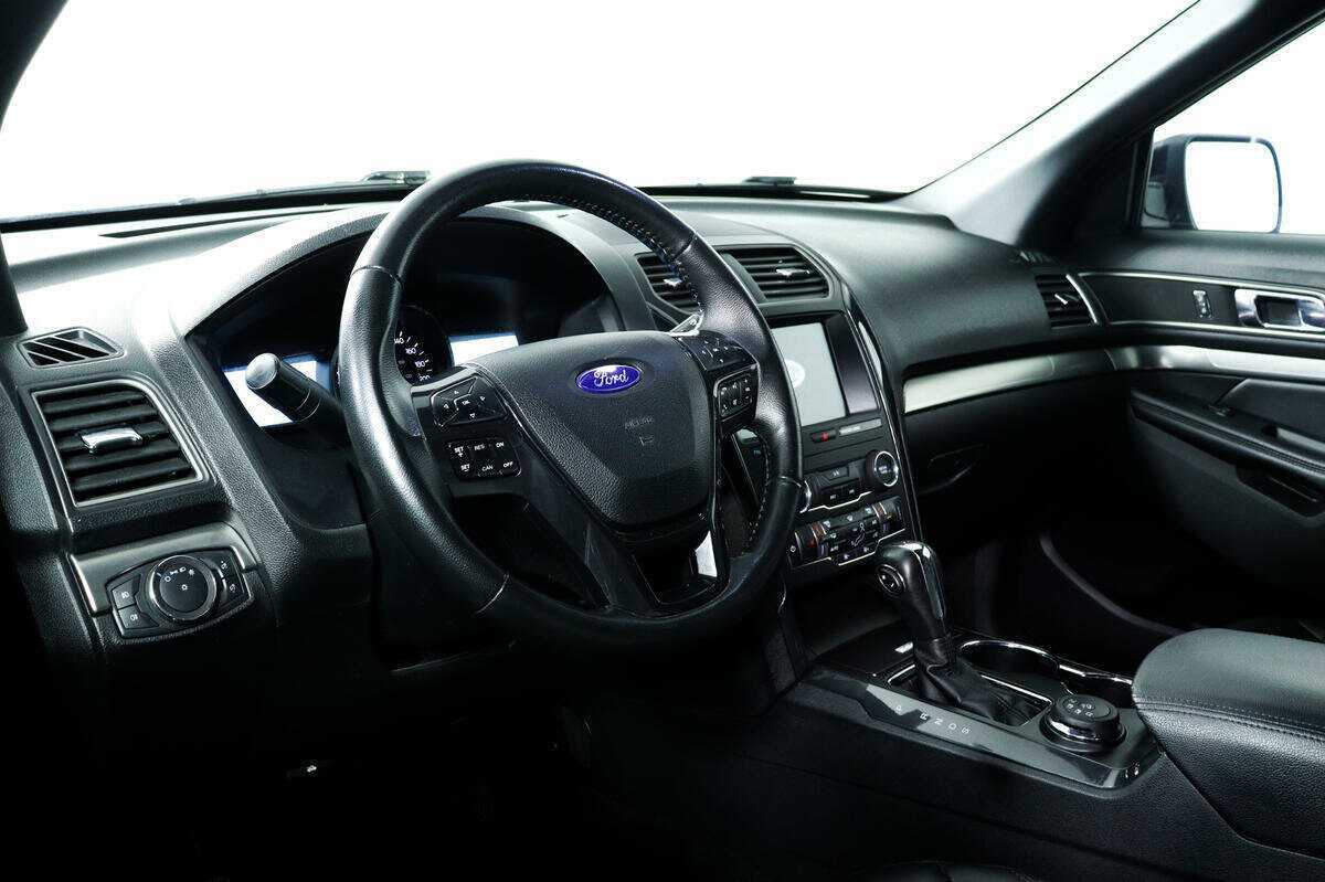 Купить Ford Explorer с пробегом. Фото: #11