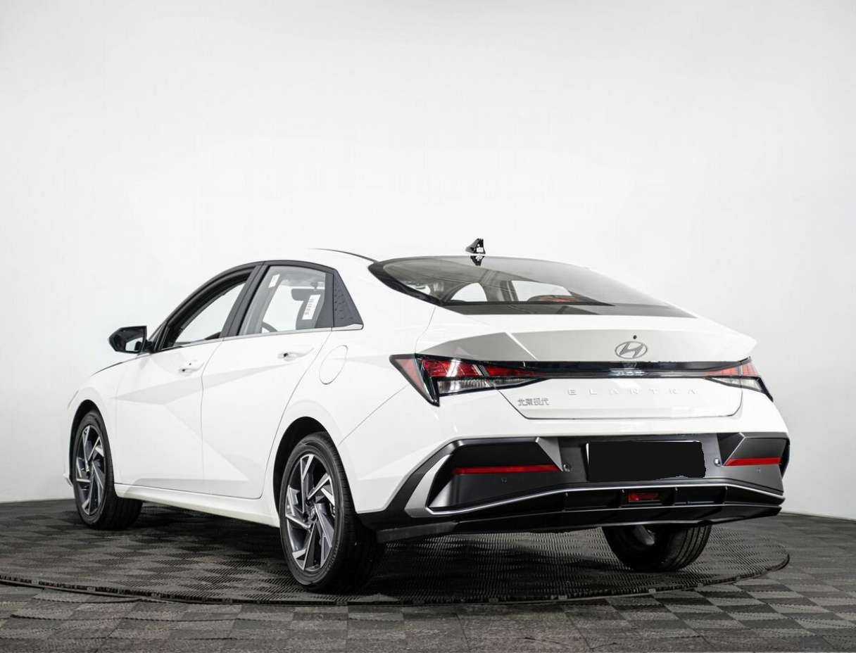Купить Hyundai Elantra с пробегом. Фото: #3