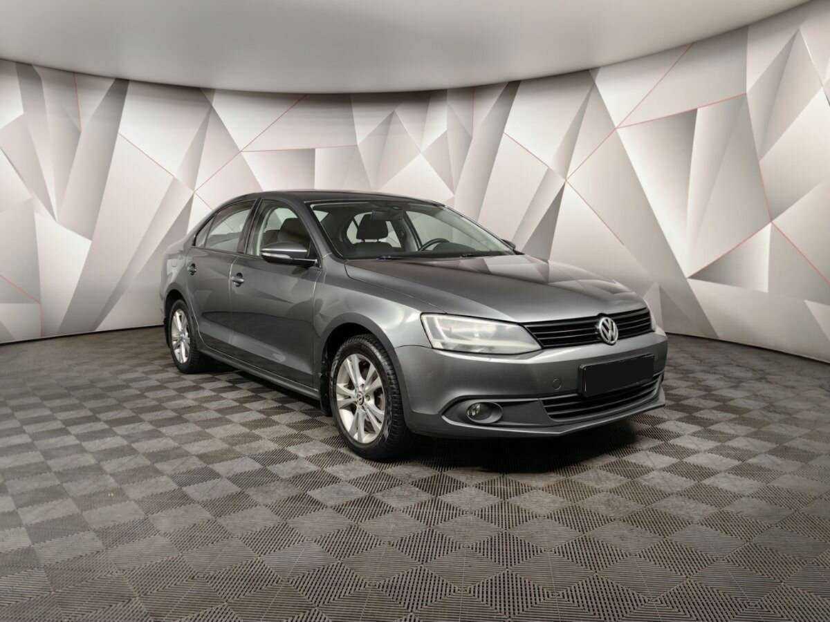 Купить Volkswagen Jetta с пробегом. Фото: #2