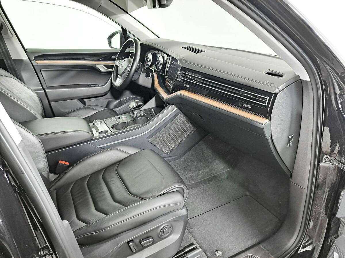 Купить Volkswagen Touareg с пробегом. Фото: #8