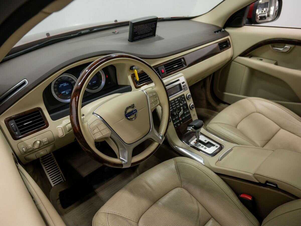 Купить Volvo XC70 с пробегом. Фото: #16