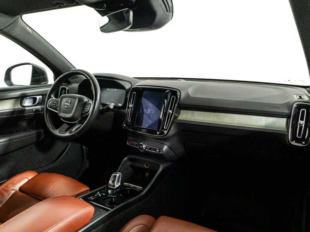 Купить Volvo XC40 с пробегом. Фото: #8
