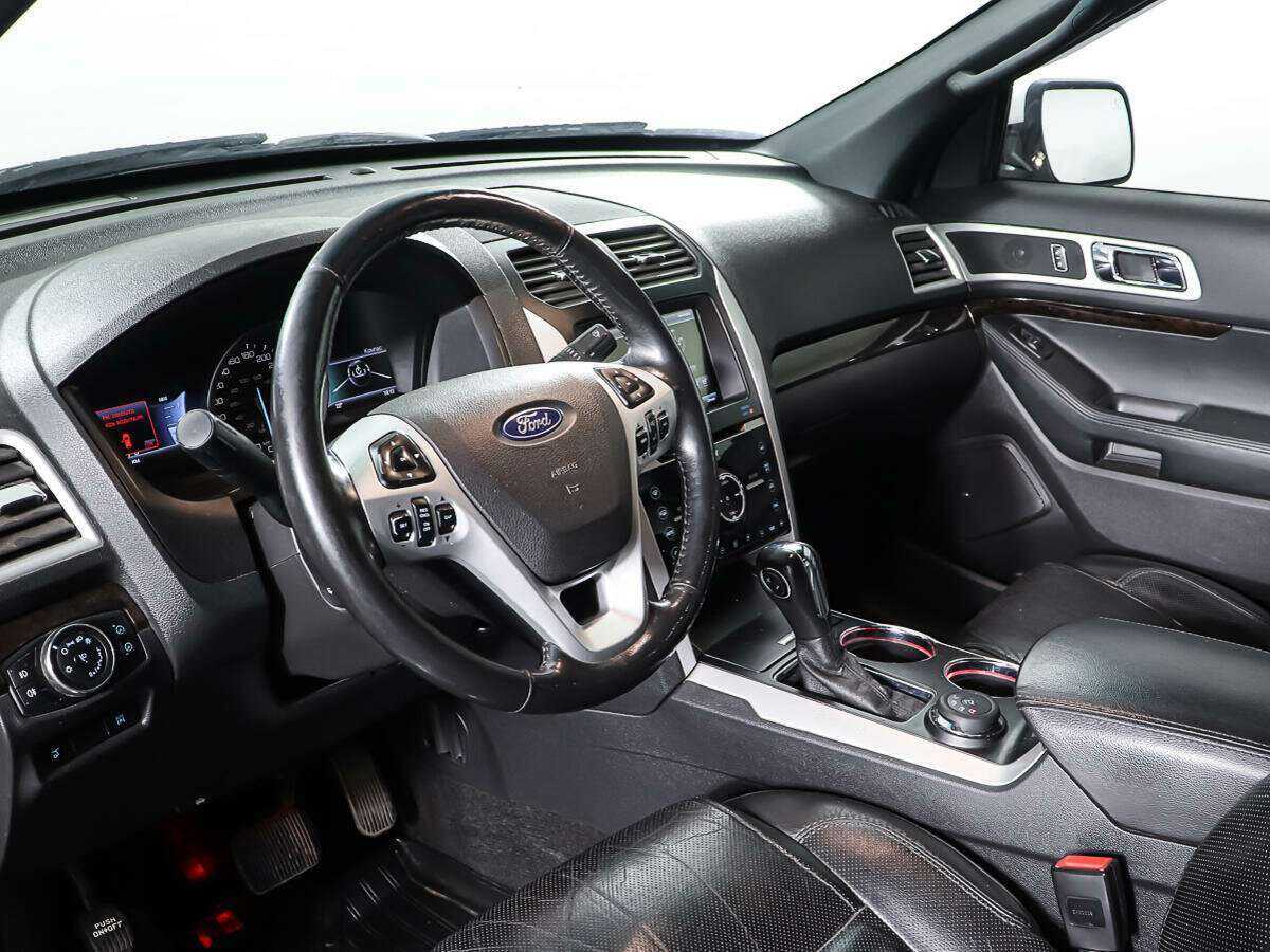 Купить Ford Explorer с пробегом. Фото: #16