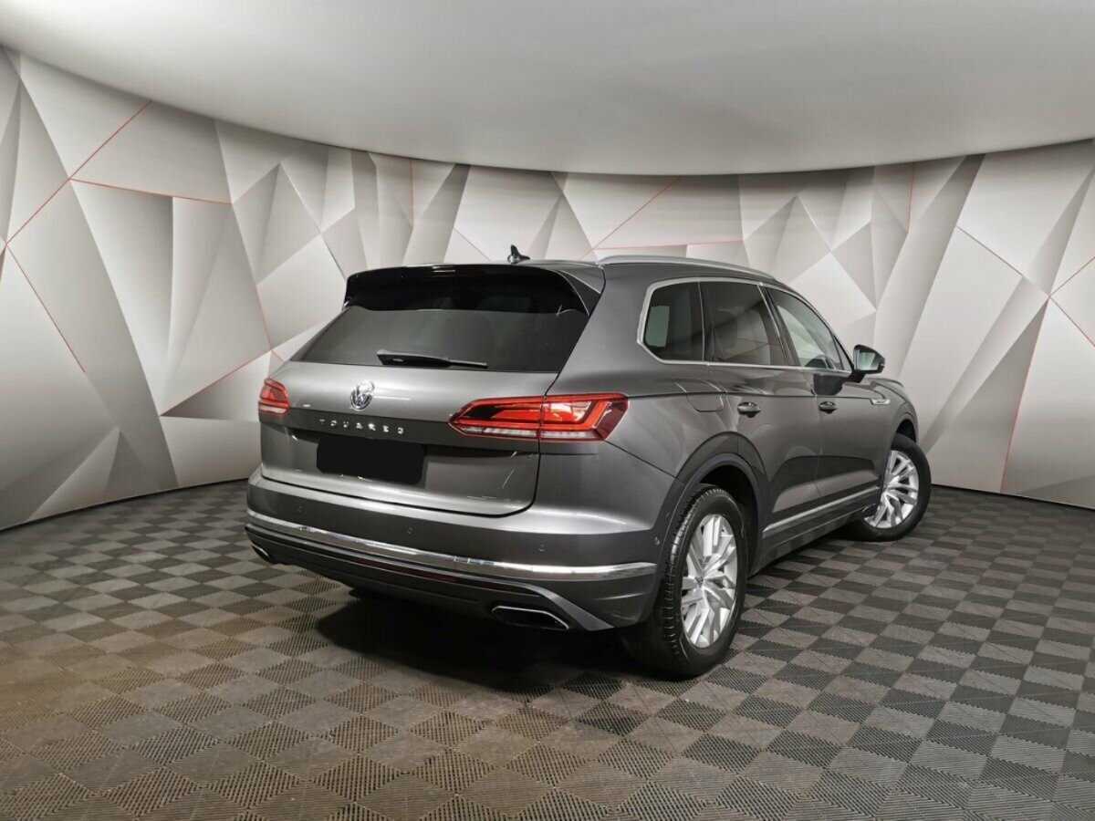 Купить Volkswagen Touareg с пробегом. Фото: #1