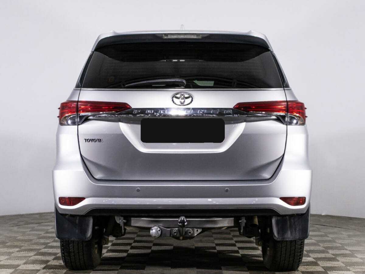 Купить Toyota Fortuner с пробегом. Фото: #5