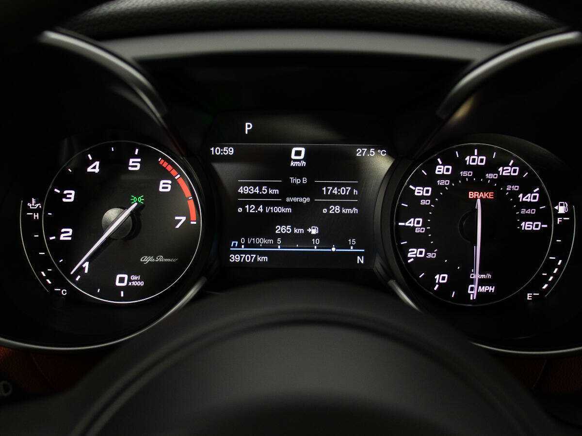Купить Alfa Romeo Giulia с пробегом. Фото: #11