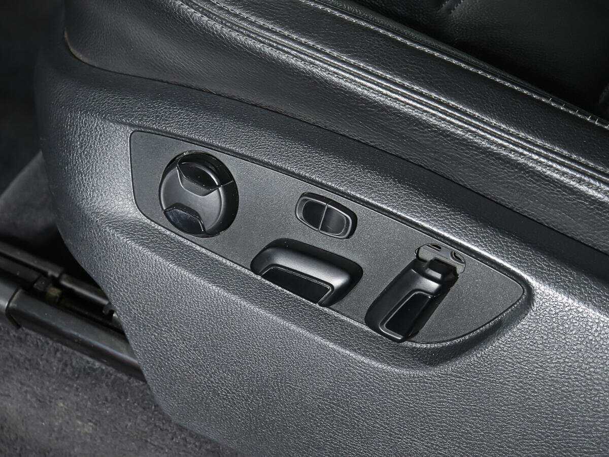 Купить Volkswagen Touareg с пробегом. Фото: #17