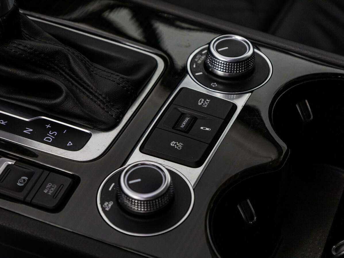 Купить Volkswagen Touareg с пробегом. Фото: #21