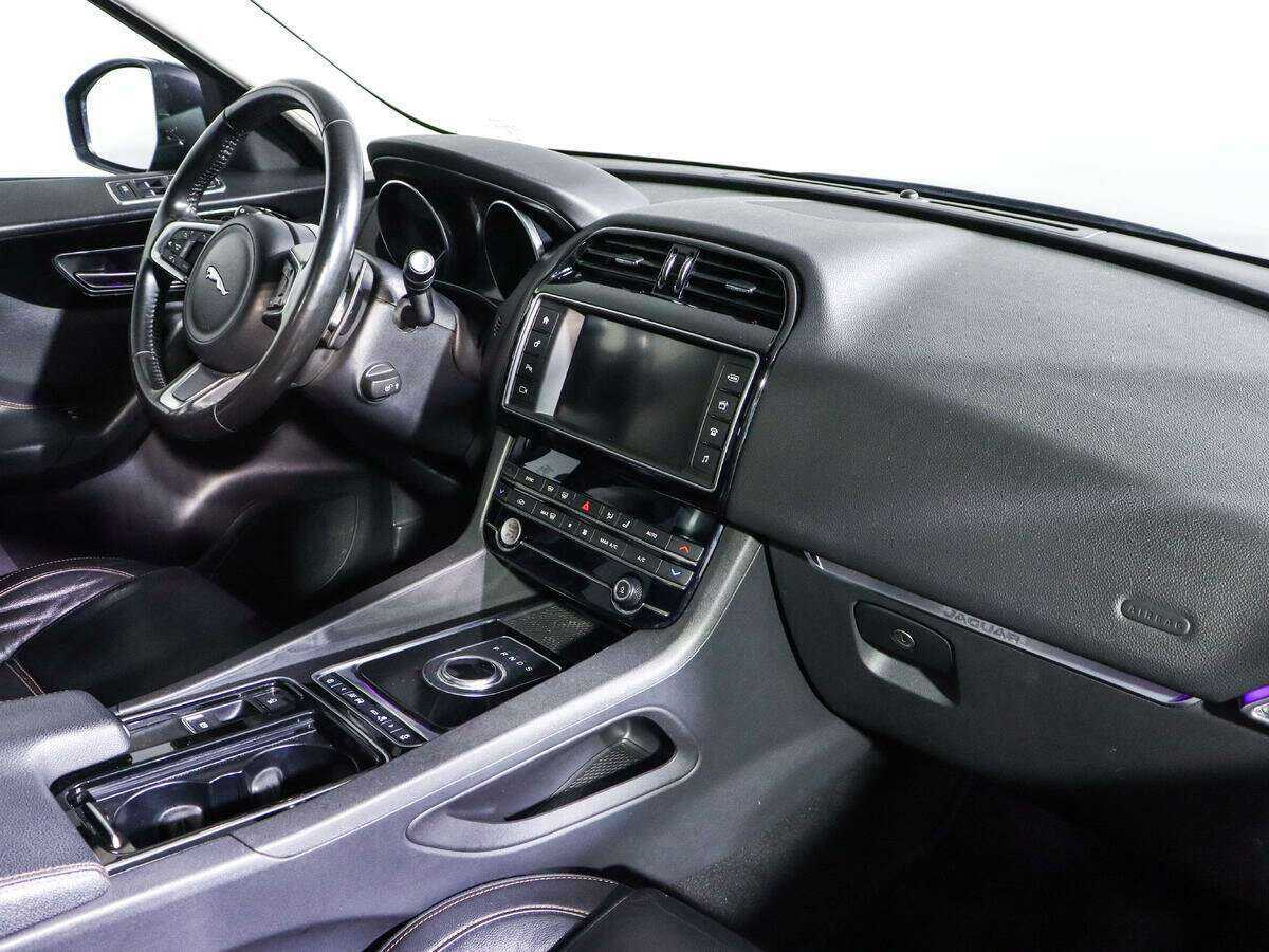 Купить Jaguar F-Pace с пробегом. Фото: #7