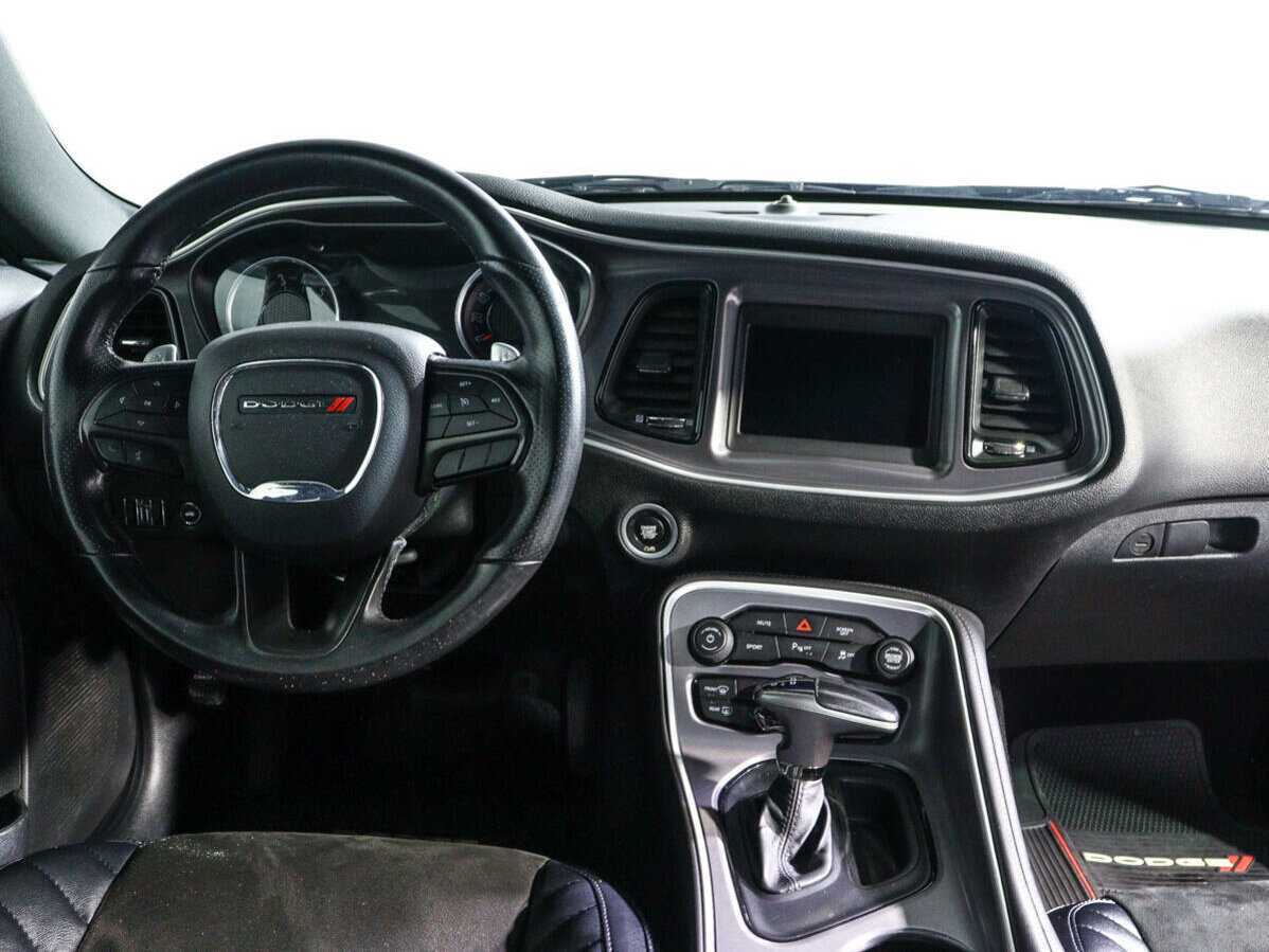 Купить Dodge Challenger с пробегом. Фото: #11