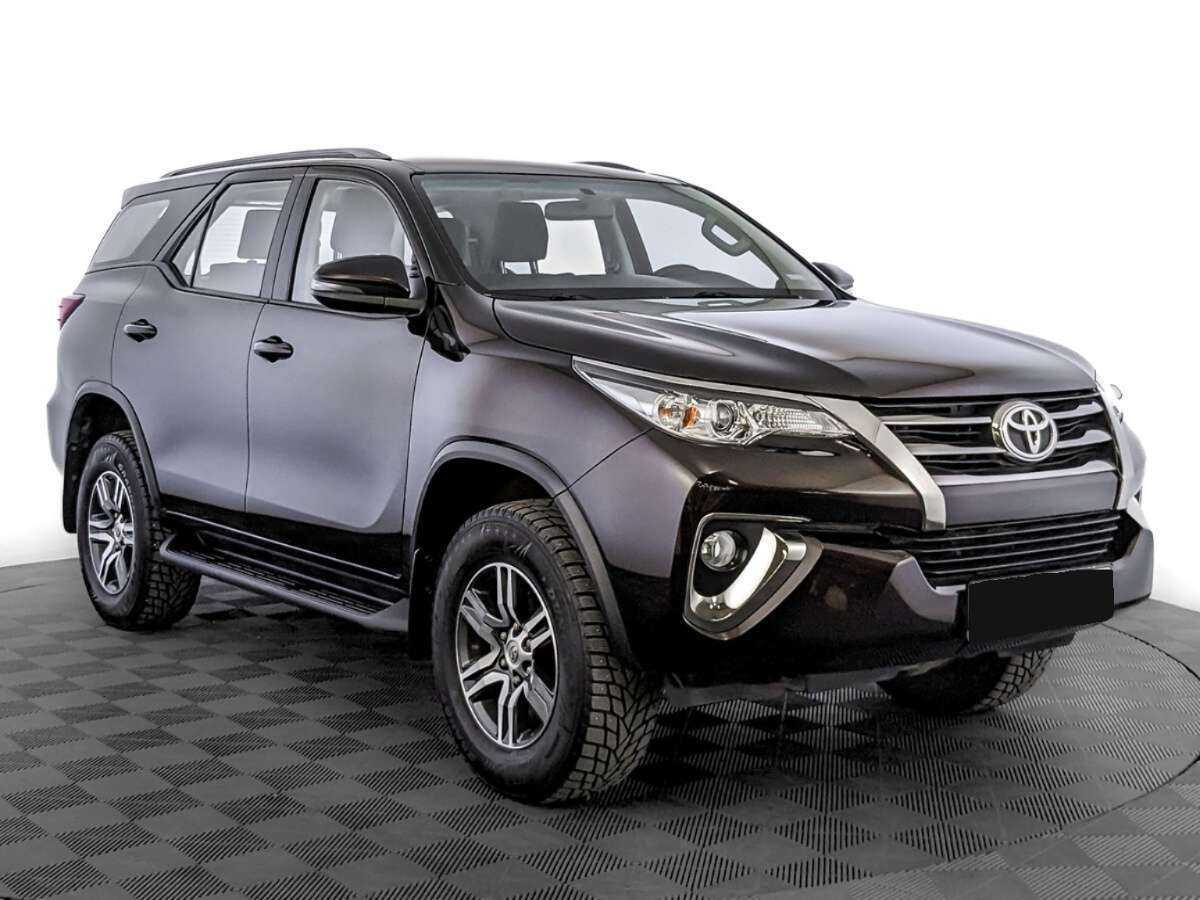 Купить Toyota Fortuner с пробегом. Фото: #2
