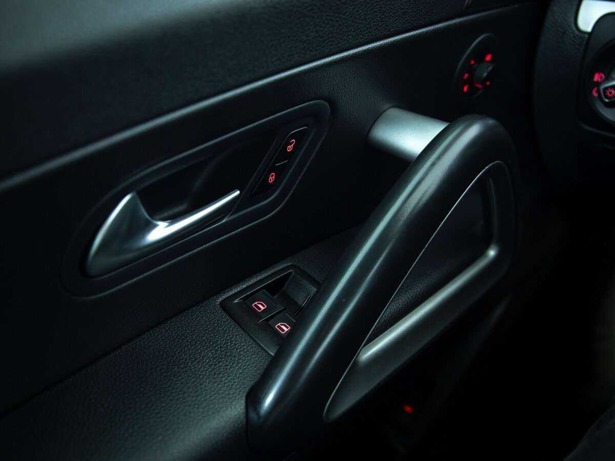Купить Volkswagen Scirocco с пробегом. Фото: #11