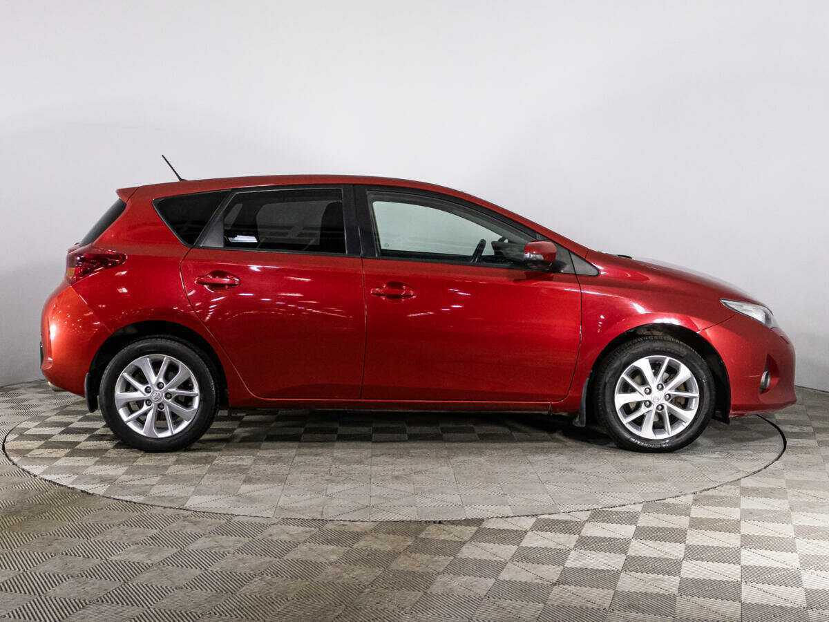 Купить Toyota Auris с пробегом. Фото: #3