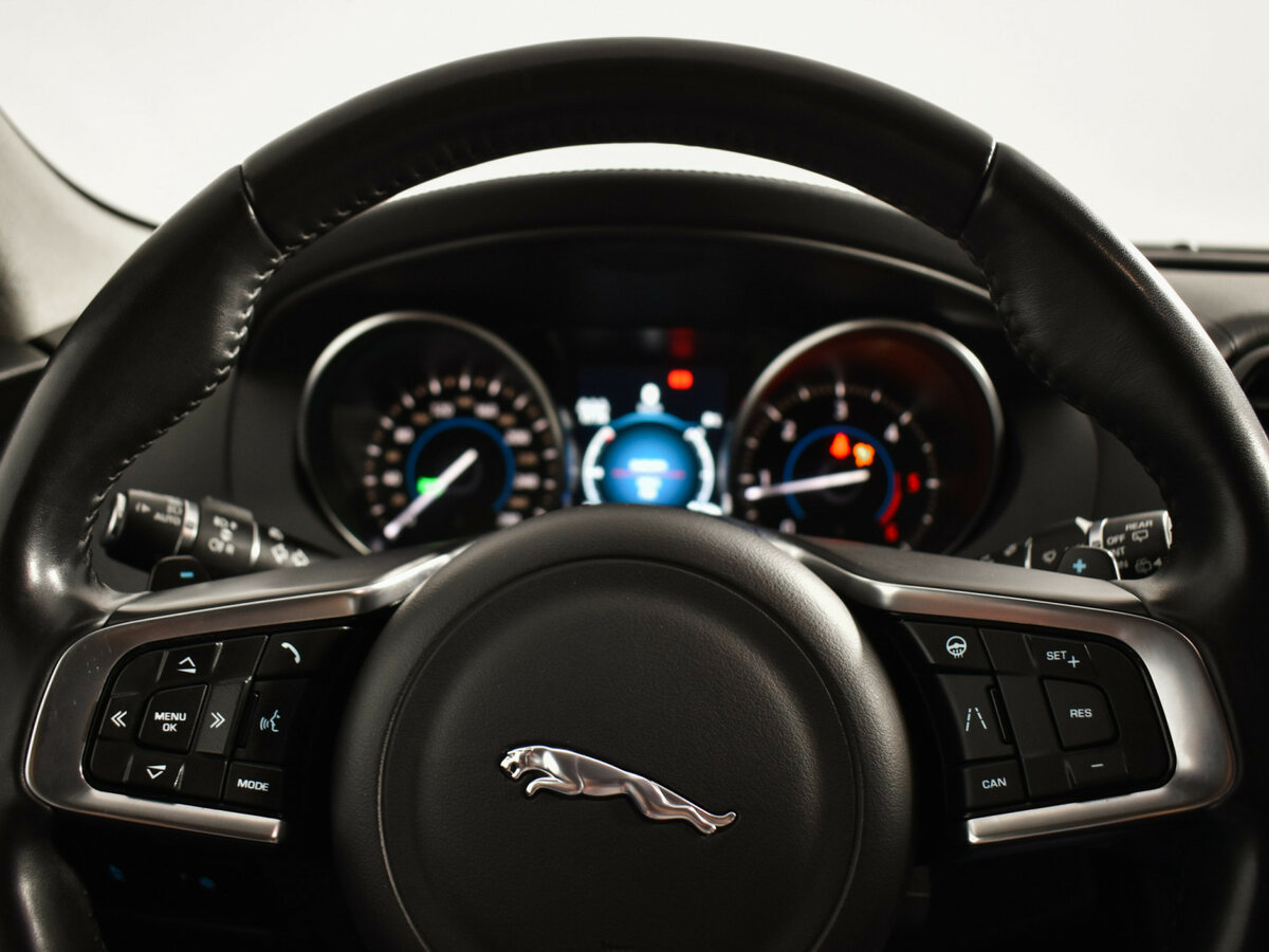 Купить Jaguar F-Pace с пробегом. Фото: #13