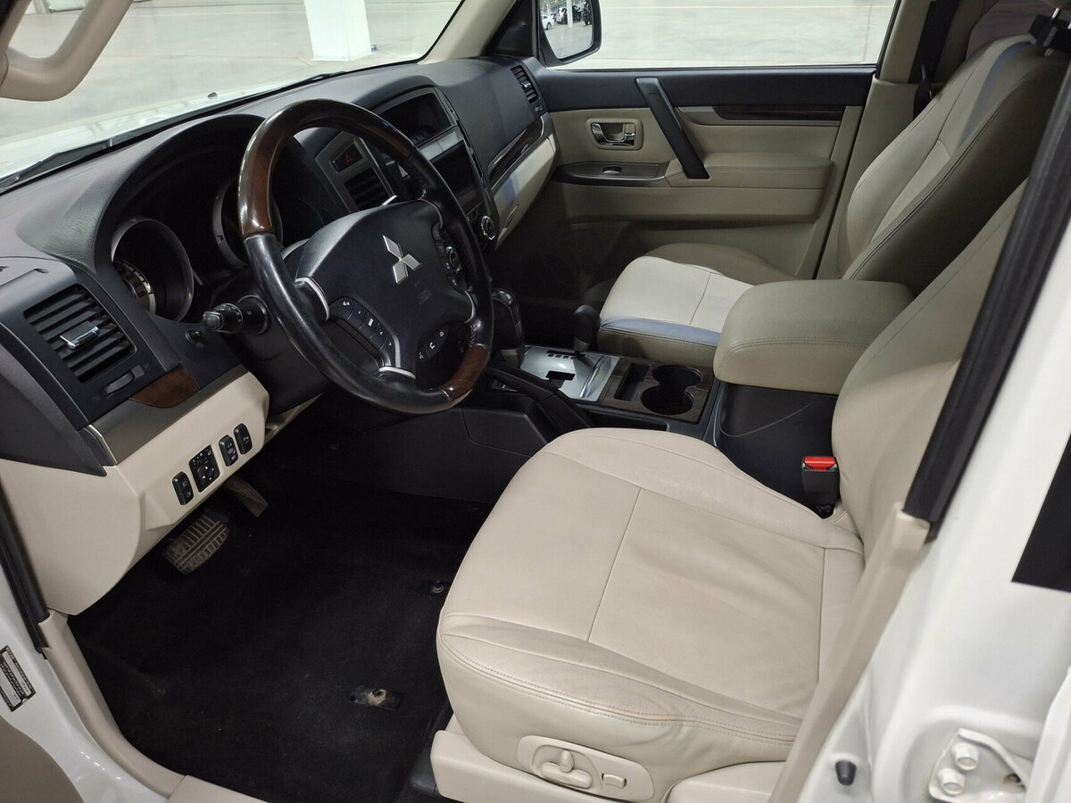 Купить Mitsubishi Pajero с пробегом. Фото: #15