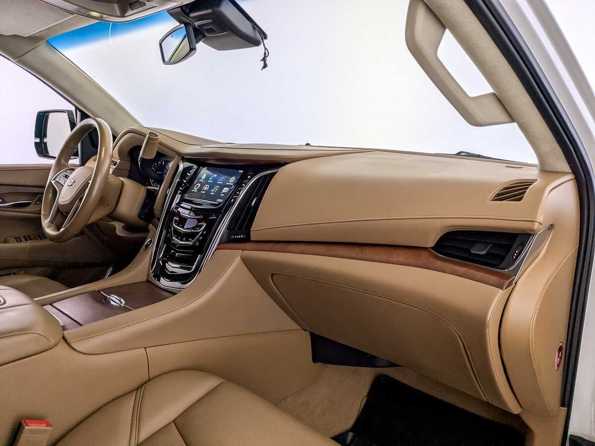 Купить Cadillac Escalade с пробегом. Фото: #9