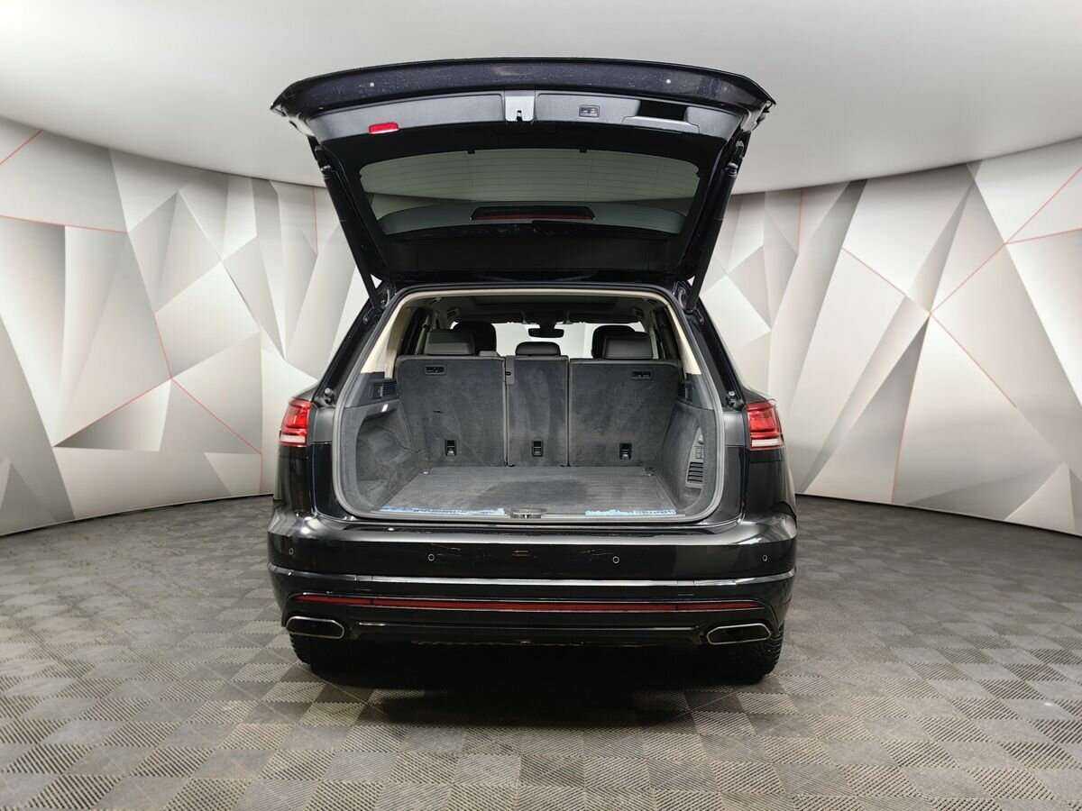 Купить Volkswagen Touareg с пробегом. Фото: #17