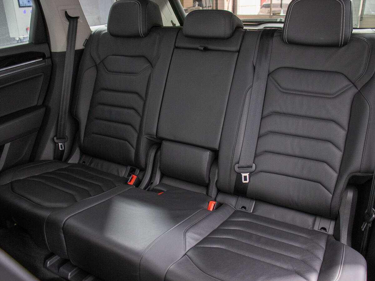 Купить Volkswagen Touareg с пробегом. Фото: #11