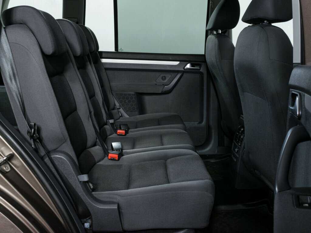 Купить Volkswagen Touran с пробегом. Фото: #9