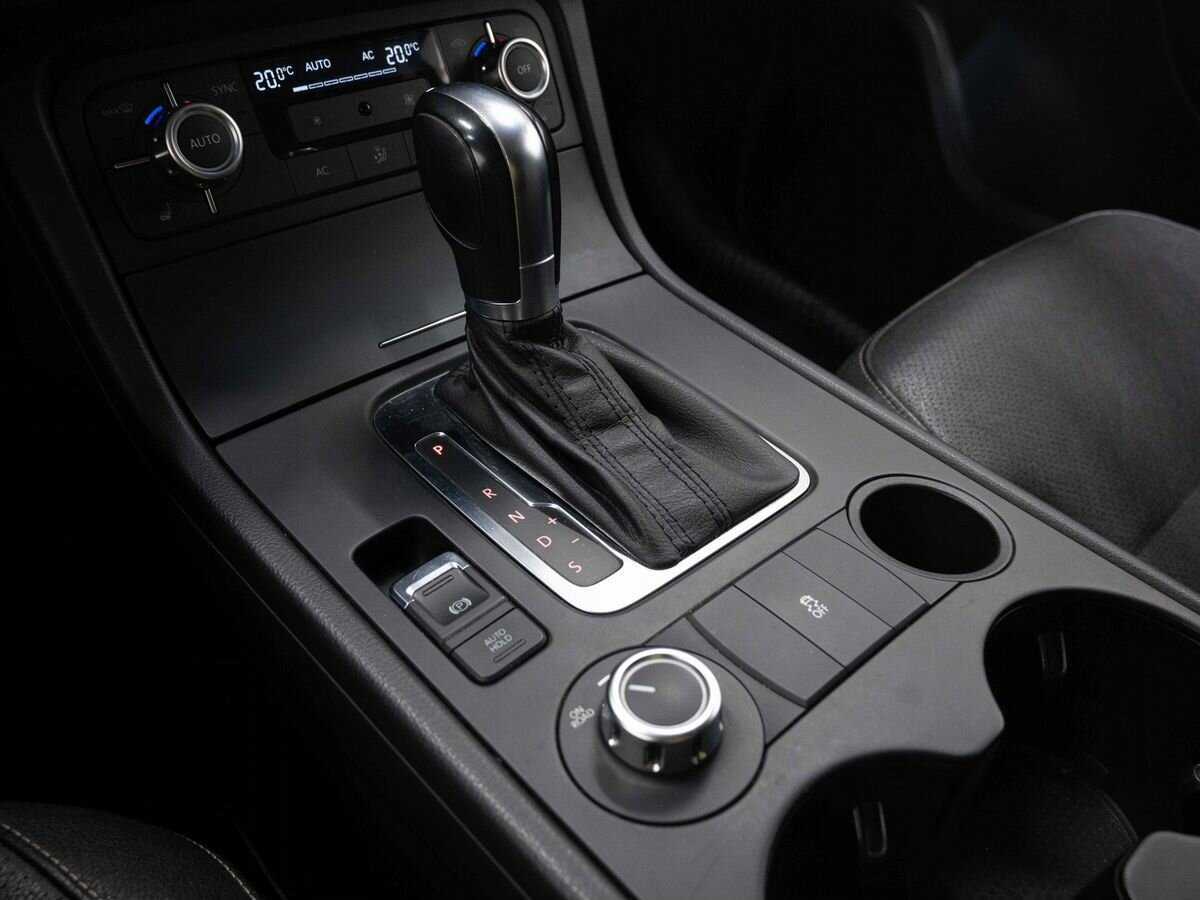 Купить Volkswagen Touareg с пробегом. Фото: #22