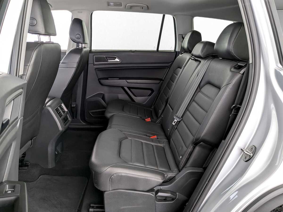 Купить Volkswagen Teramont с пробегом. Фото: #9